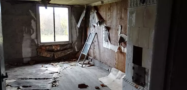 Why Selling a Distressed House Through Traditional Methods Fails in Salinas